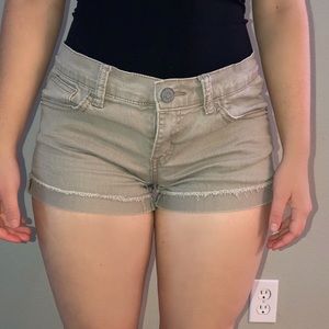 beige shorty shorts